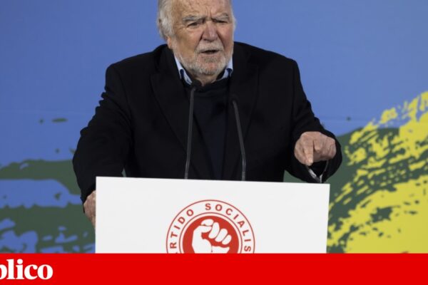25 de Novembro: Carneiro critica “ajuste de contas” e Alegre destaca papel de Soares
