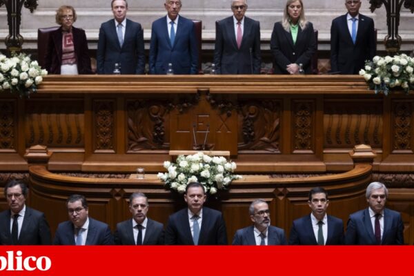 25 de Novembro: parada militar abre comemorações polémicas