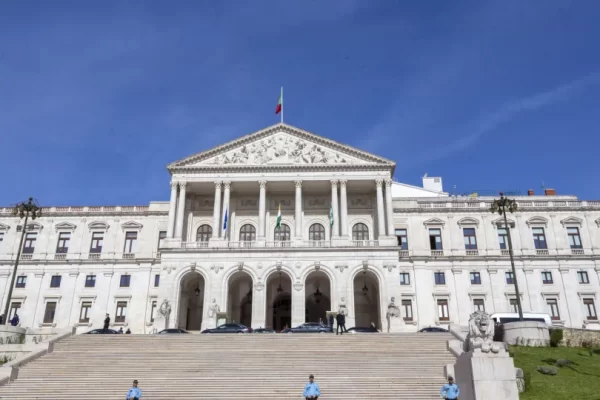 Assembleia da República assinala hoje 50 anos do 25 de Novembro