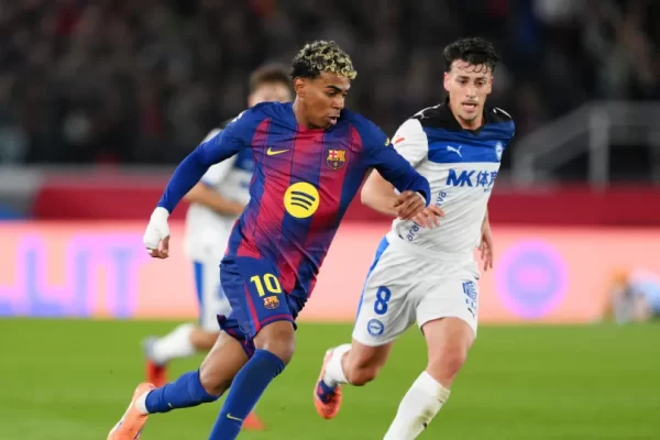 Barcelona faz Alavés pagar fatura da desilusão europeia e lidera La Liga