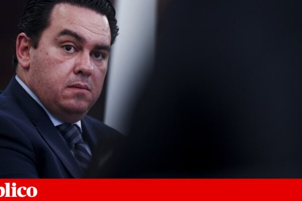 Caso dos beijinhos: deputado Filipe Melo do Chega terá de pedir desculpas e pensar se deve manter lugar de secretário da Mesa