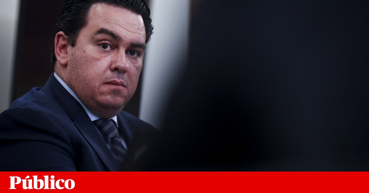 Caso dos beijinhos: deputado Filipe Melo do Chega terá de pedir desculpas e pensar se deve manter lugar de secretário da Mesa
