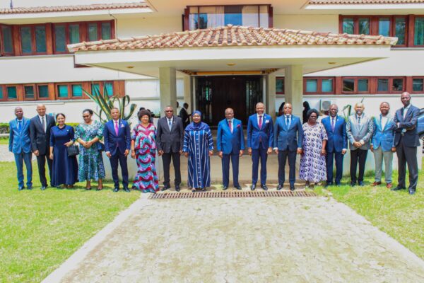 Chissano insta deputados a promover debates positivos