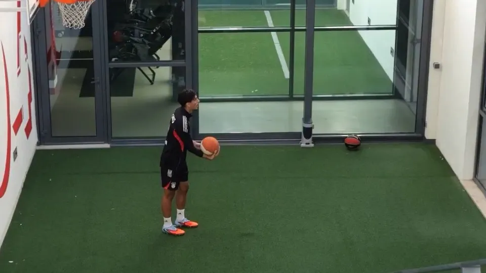 Deverá Lebron James ficar preocupado? João Veloso brilhou com este gesto