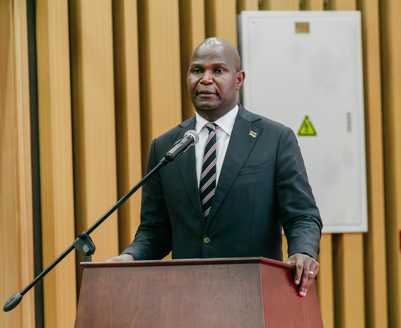 EM LUANDA: PR participa na Cimeira UE- UA