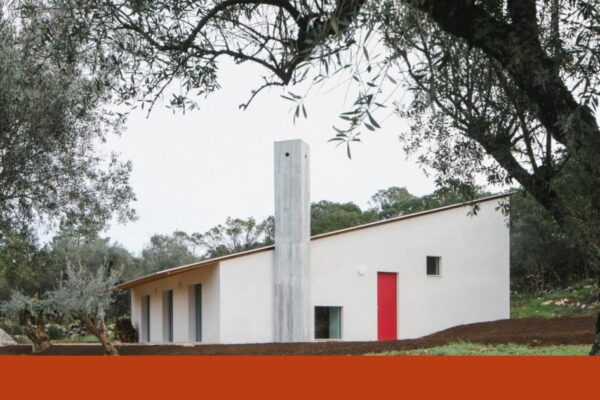 Em Ansião, uma casinha que nasceu da paisagem foi devolvida ao seu lugar