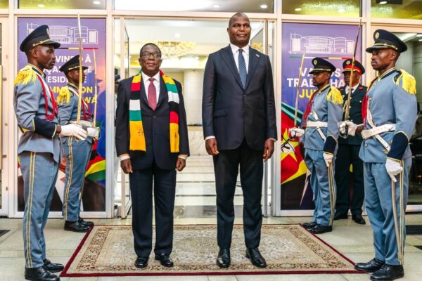 Emmerson Mnangagwa visita Moçambique