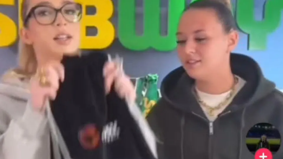 Escândalo em Inglaterra. O (surreal) sorteio da Taça da Liga... no TikTok
