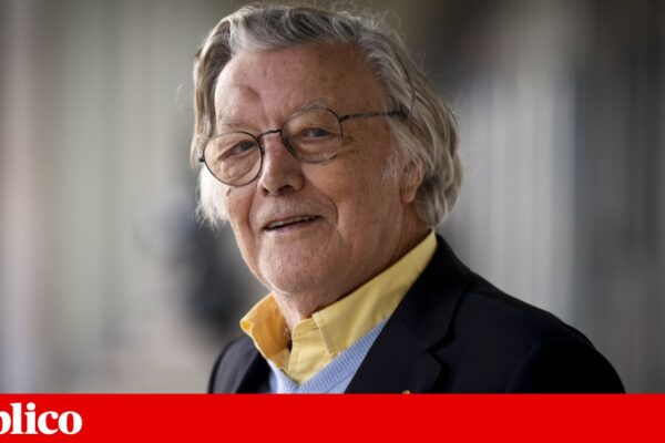 “Esta farsa do 25 de Novembro é das coisas mais inacreditáveis da História de Portugal”