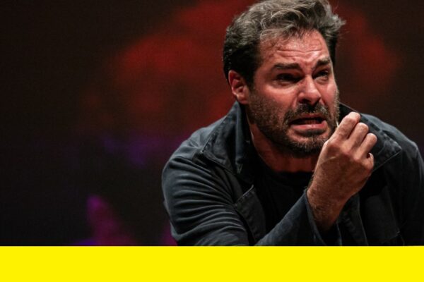 Eterno galã da Globo volta a Portugal com monólogo adaptado de textos de Shakespeare