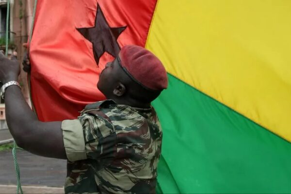 Governo de transição da Guiné-Bissau nomeado hoje e integra 6 militares