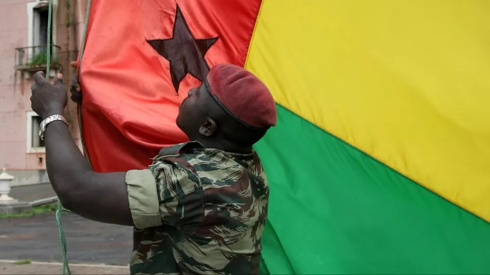Governo de transição da Guiné-Bissau nomeado hoje e integra 6 militares