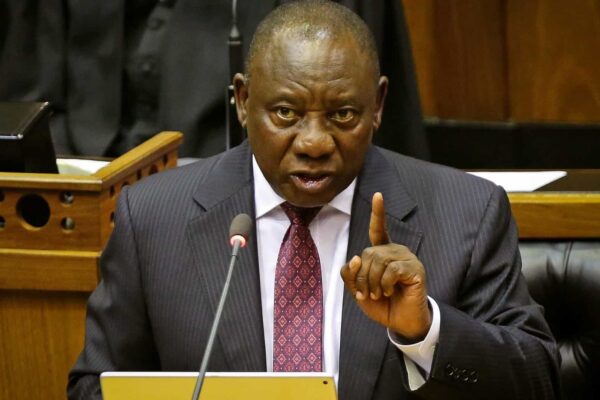  Governo sul-africano reforça investimento no sector de infra-estruturas