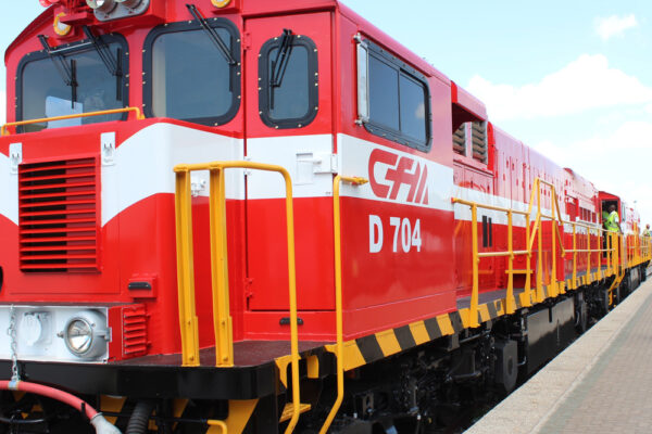 Índia reforça a rede ferroviária de Moçambique com novas locomotivas