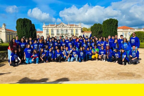Mais de 100 adolescentes brasileiros revisitam a história do Brasil em Portugal