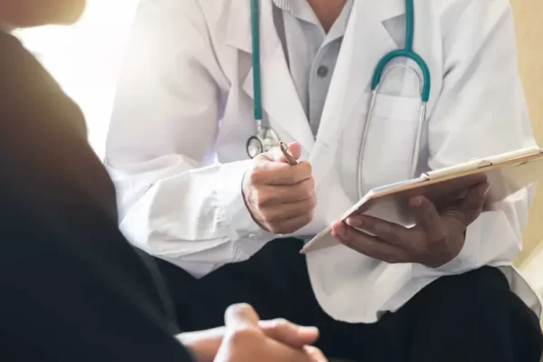 Médico Pinto Coelho "aberto ao debate" sobre motivo de queixa à Ordem