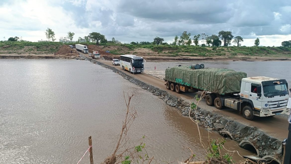 Nampula: Governo de Meconta efectua obras de emergência na ponte sobre o rio Mongicual