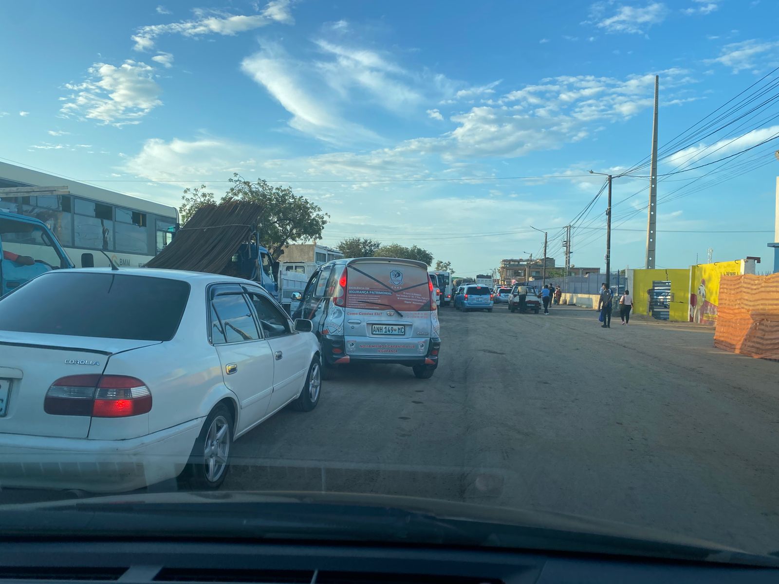 PROVÍNCIA DE MAPUTO: Más condições da via provocam congestionamento na “Josina Machel”