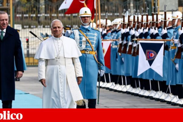 Papa Leão XIV inicia na Turquia a sua primeira viagem oficial