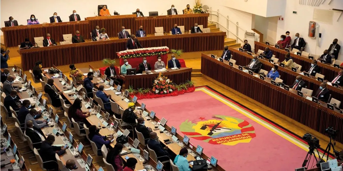 Parlamento moçambicano aprecia programa de atividades para 2026 e presta solidariedade a vítimas de terrorismo