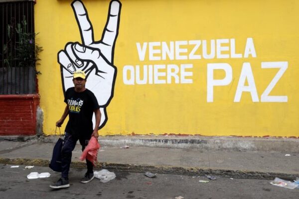 Portugueses desesperam na Venezuela: voos suspensos e incerteza total