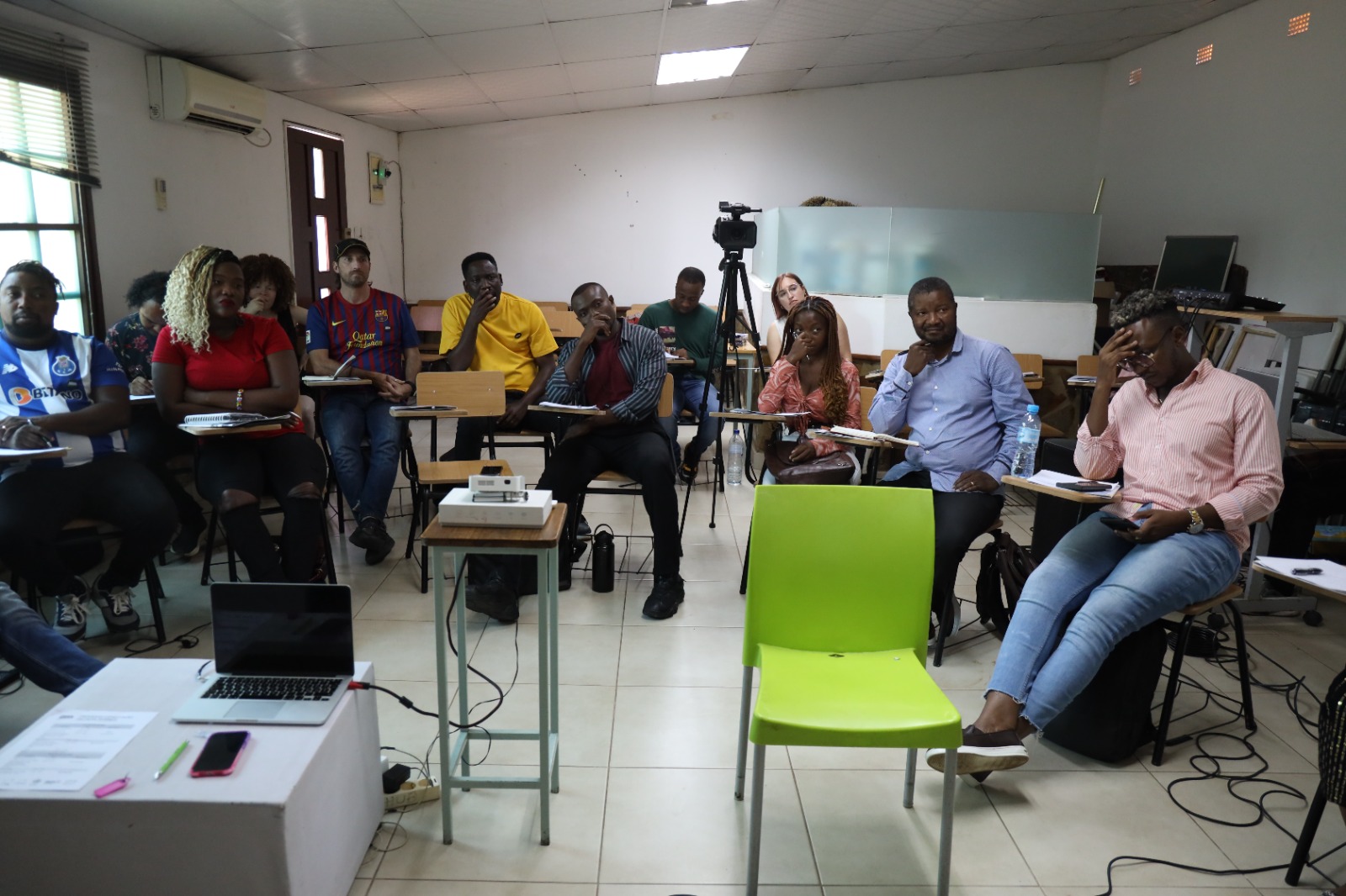 Profissionais criativos capacitados em negócios da música