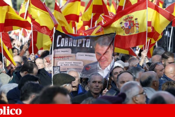 Protesto do PP contra a corrupção do Governo de Pedro Sánchez juntou milhares em Madrid