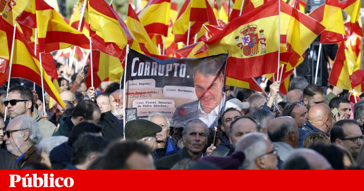 Protesto do PP contra a corrupção do Governo de Pedro Sánchez juntou milhares em Madrid