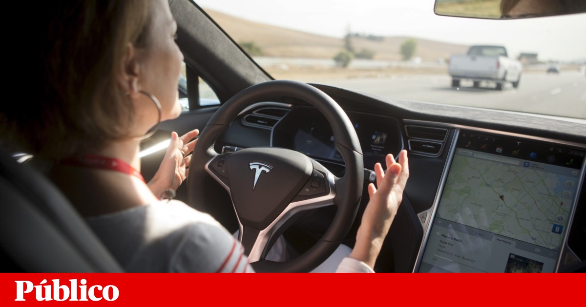 Tesla promete condução autónoma na Europa em 2026, mas regulador trava euforia