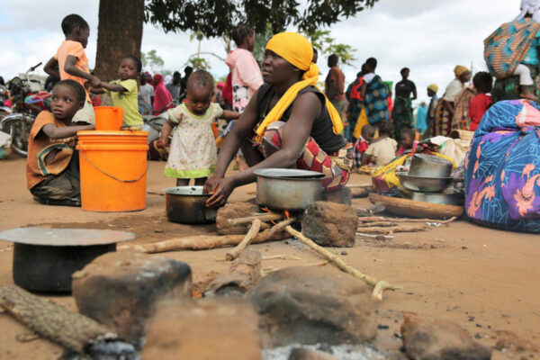 ÀS VÍTIMAS DE TERRORISMO EM NAMPULA: Tzu Chi Moçambique doa 80 toneladas de alimentos e vestuário