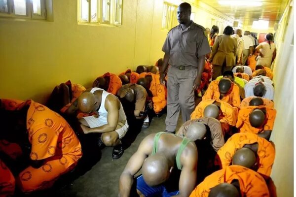 África do Sul:  27 mil prisioneiros estrangeiros poderão ser repatriados para descongestionar cadeias