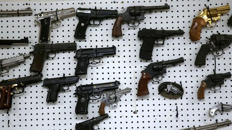 Arrancou hoje a recolha coerciva de armas de fogo