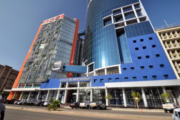 Banco de Moçambique reitera proibição do uso de cartões bancários para pagar importações comerciais