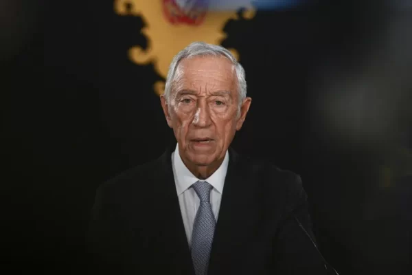 Cirurgia de Marcelo "correu bem". Presidente está "bem disposto"