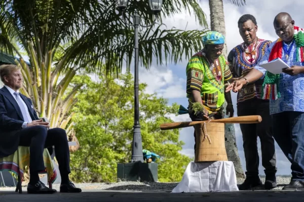 Descendentes de escravos no Suriname aceitam desculpas do rei dos Países Baixos