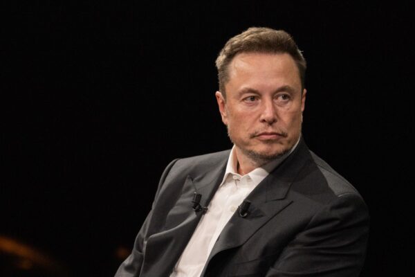 Elon Musk torna-se a primeira pessoa com património líquido de 700 mil milhões de dólares