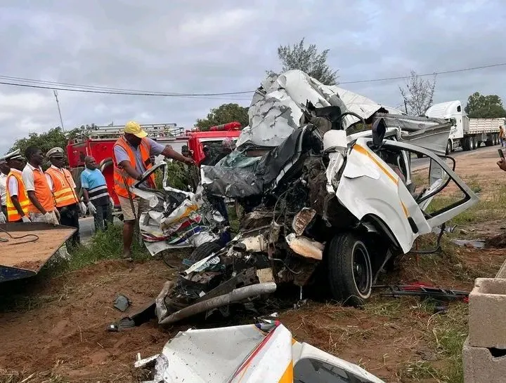 Embate entre autocarro e mini-bus mata todos ocupantes do mini-bus e fere do autocarro