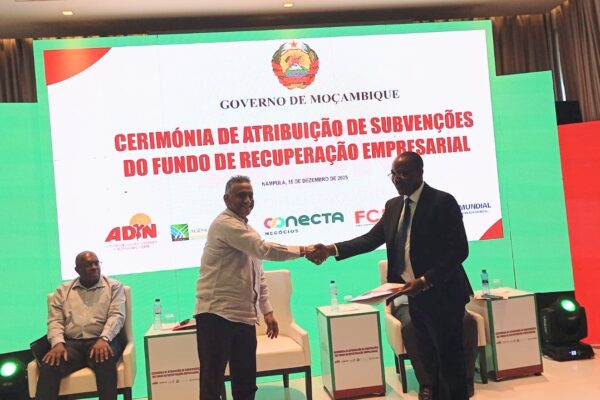 Empresários recebem fundos para recuperação económica