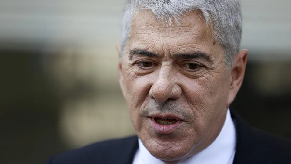Fuga à justiça? Sócrates atira: "Falso" e "suspeitas do MP são maldosas"
