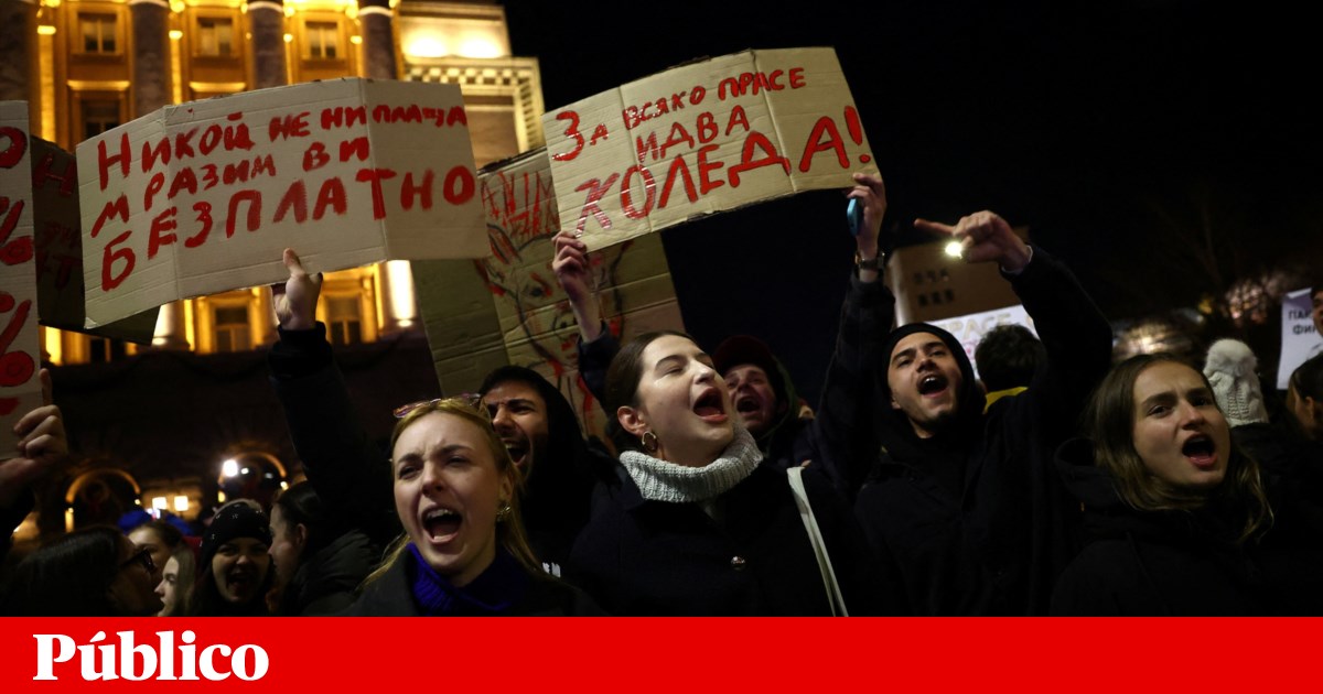 Governo búlgaro retira proposta de primeiro orçamento em euros após protestos populares