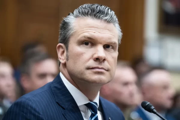 Hegseth evoca "nevoeiro de guerra" para defender 2.º ataque a barco