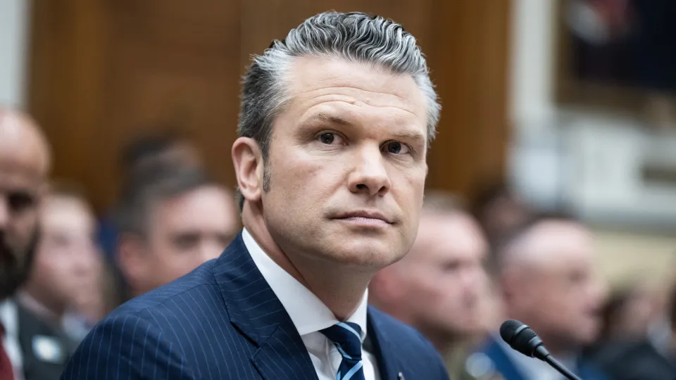 Hegseth evoca "nevoeiro de guerra" para defender 2.º ataque a barco