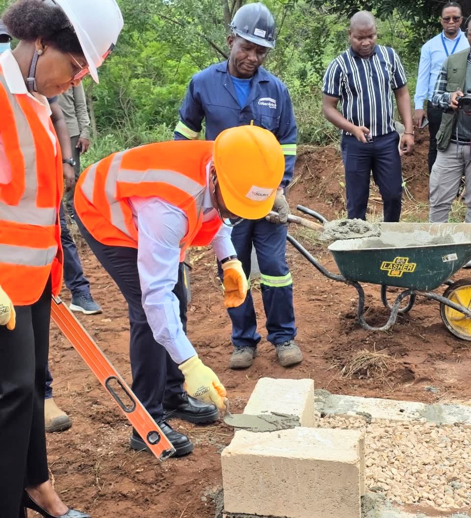 Lançada primeira pedra para construção de fábrica de dispositivos electrónicos