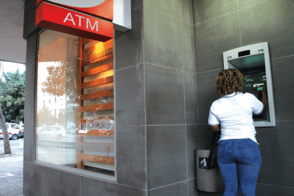 Reduzem filas em caixas electrónicos