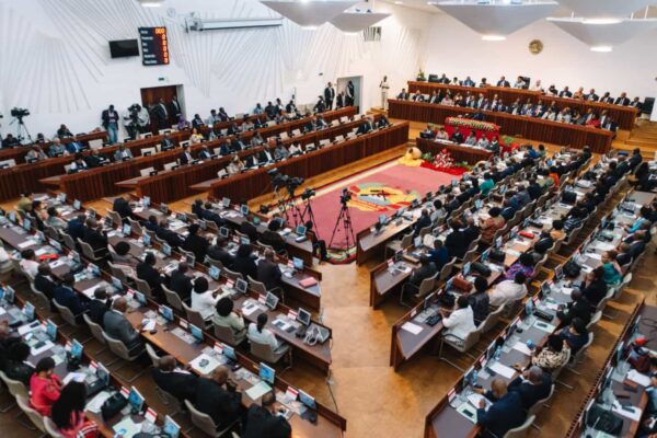 Sector privado defende adiamento da apreciação do pacote fiscal no Parlamento e exige auscultação