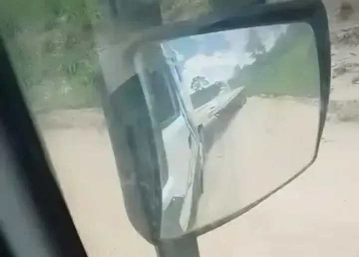 Terroristas voltam a emboscar viaturas escoltadas no troço Owasi–Shigunda, em Macomia