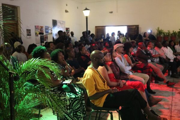 VII Festival Internacional Poetas D’Alma anima Maputo com poesia e performance