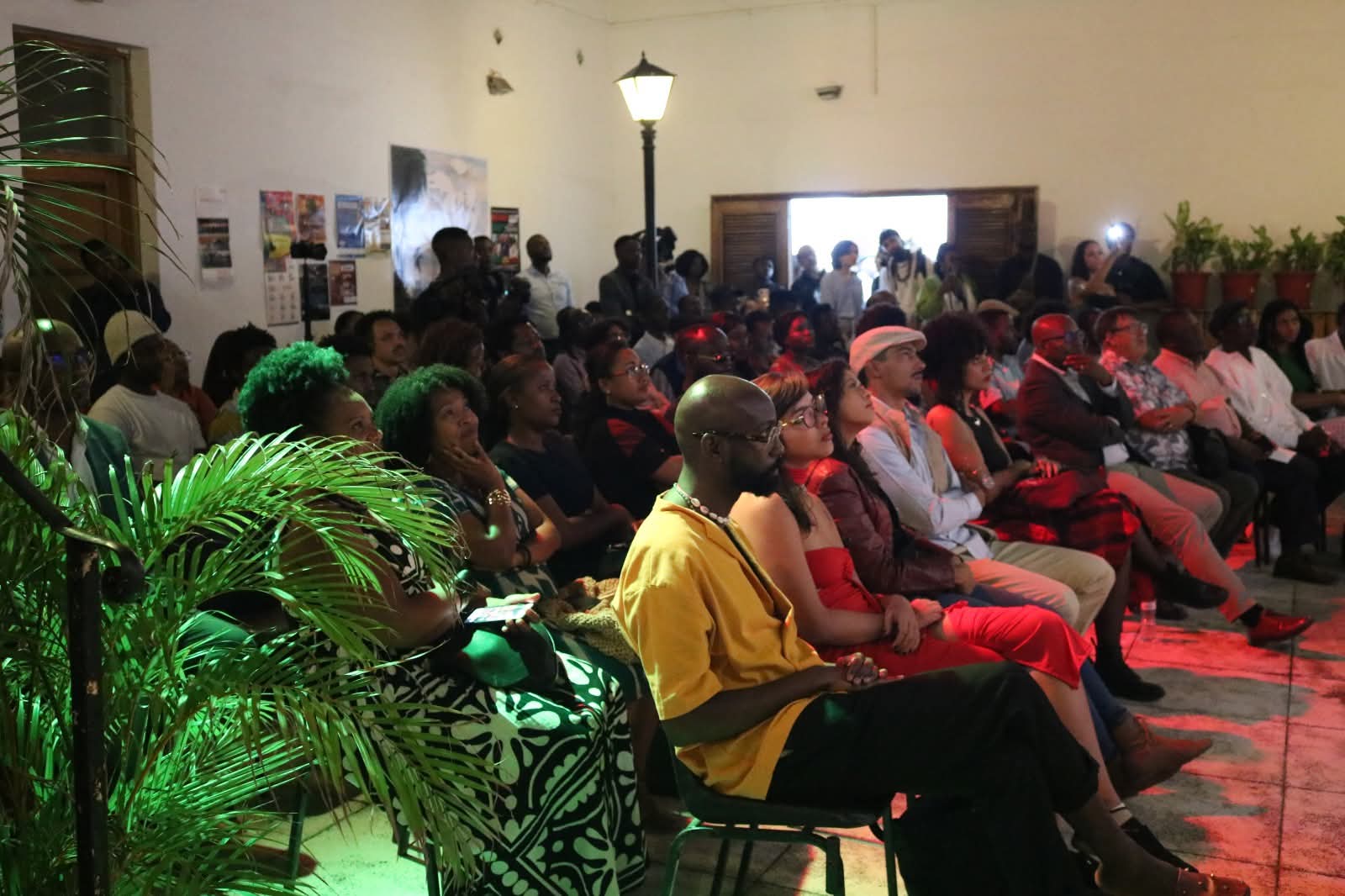 VII Festival Internacional Poetas D’Alma anima Maputo com poesia e performance