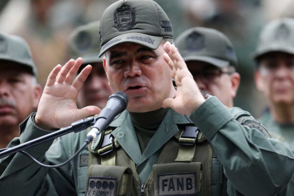 Venezuela afirma determinação para lutar por liberdade "com armas"
