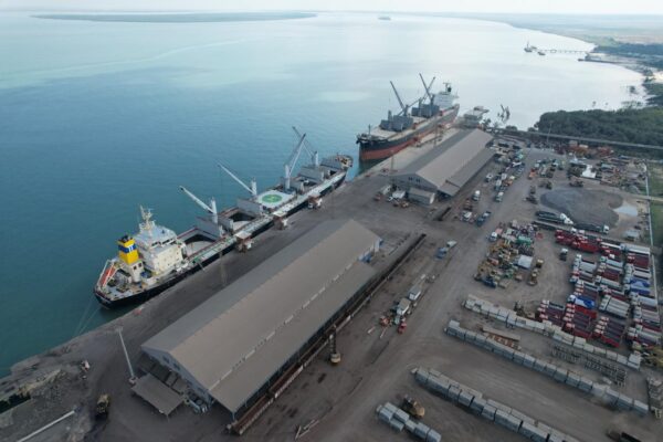 Vice-ministra holandesa visita Porto da Beira